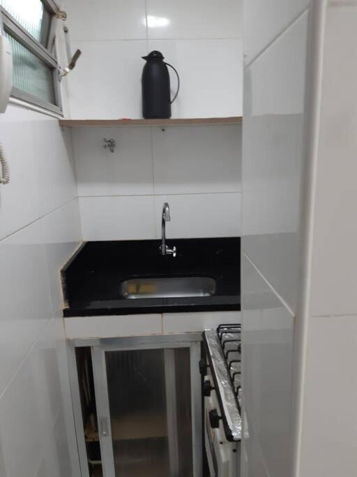 Quarto E Sala A Uma Quadra Da Praia Copacabana Posto 02 Rio de Janeiro Exterior photo